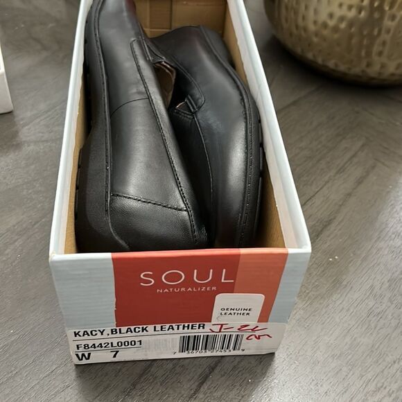 Naturalizer Kacy Leather Slip-On Loafer (WIDE) - Picture 2 of 11